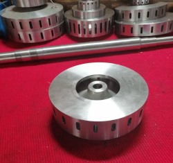 دیسک اتمایزر که با سرعت 2تا22هزار دور در دقیقه میچرخد و محلول را به ذرات بسیار ریز اتمیزه شده تبدیل میکند